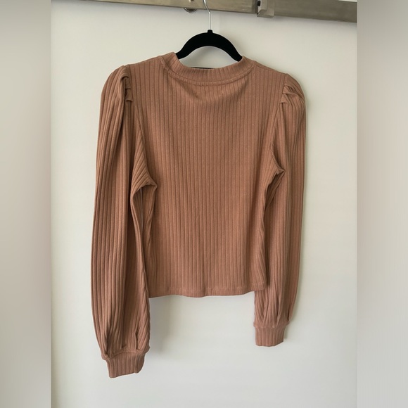 Monk & Lou warm pink long sleeve with puff shoulder detail - sz L - BNWT - Picture 2 of 3